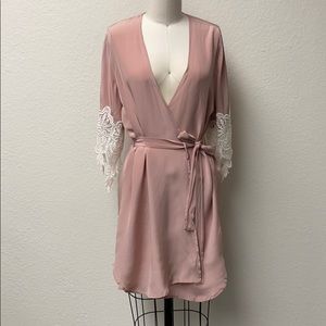 Stone Cold Fox Robe in Rose